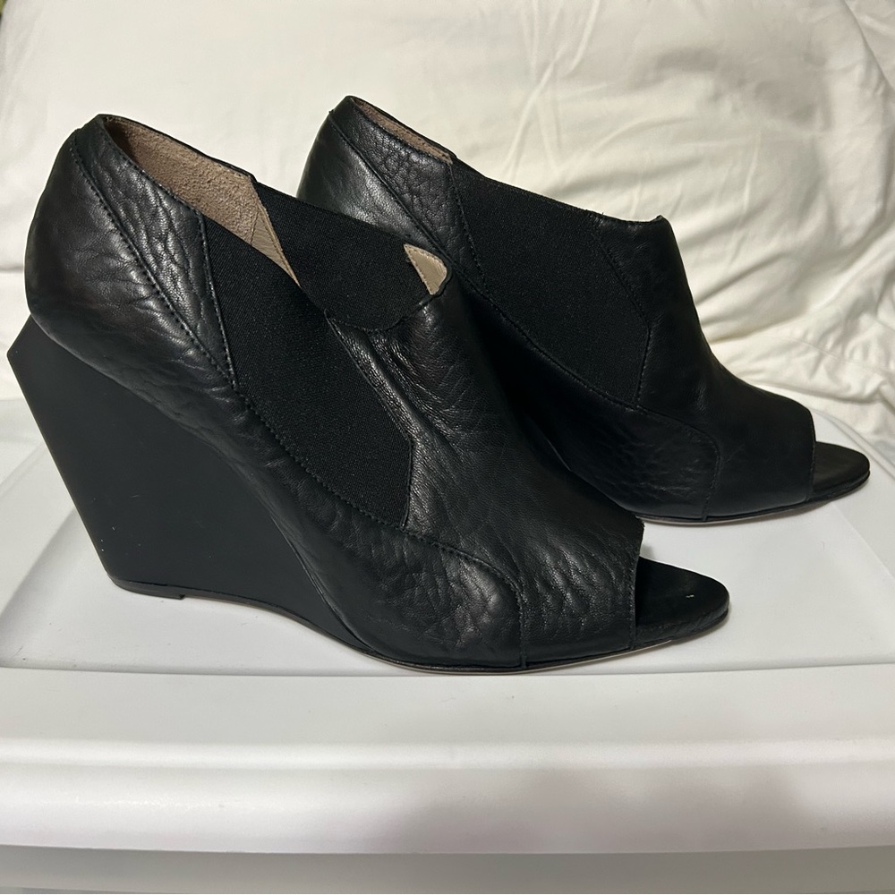 EUC Calvin Klein Collection Peep Toe Wedges
Gorgeous leather!